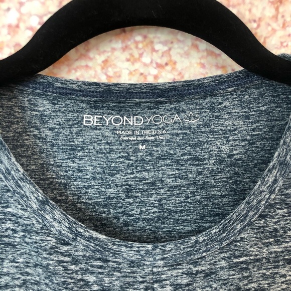 🦄SOLD🦄m Beyond Yoga Twist Performance Tank - Picture 5 of 8